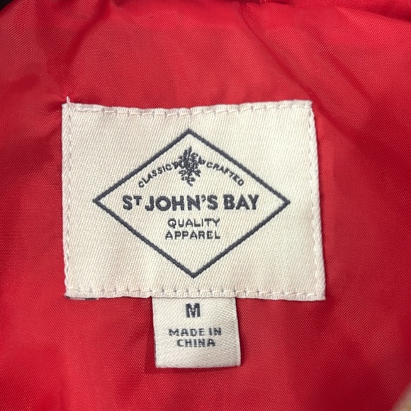 Brand new puffer vest with tags - Picture 3 of 4